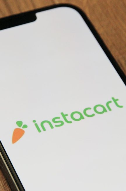 instacart on the screen of the phone